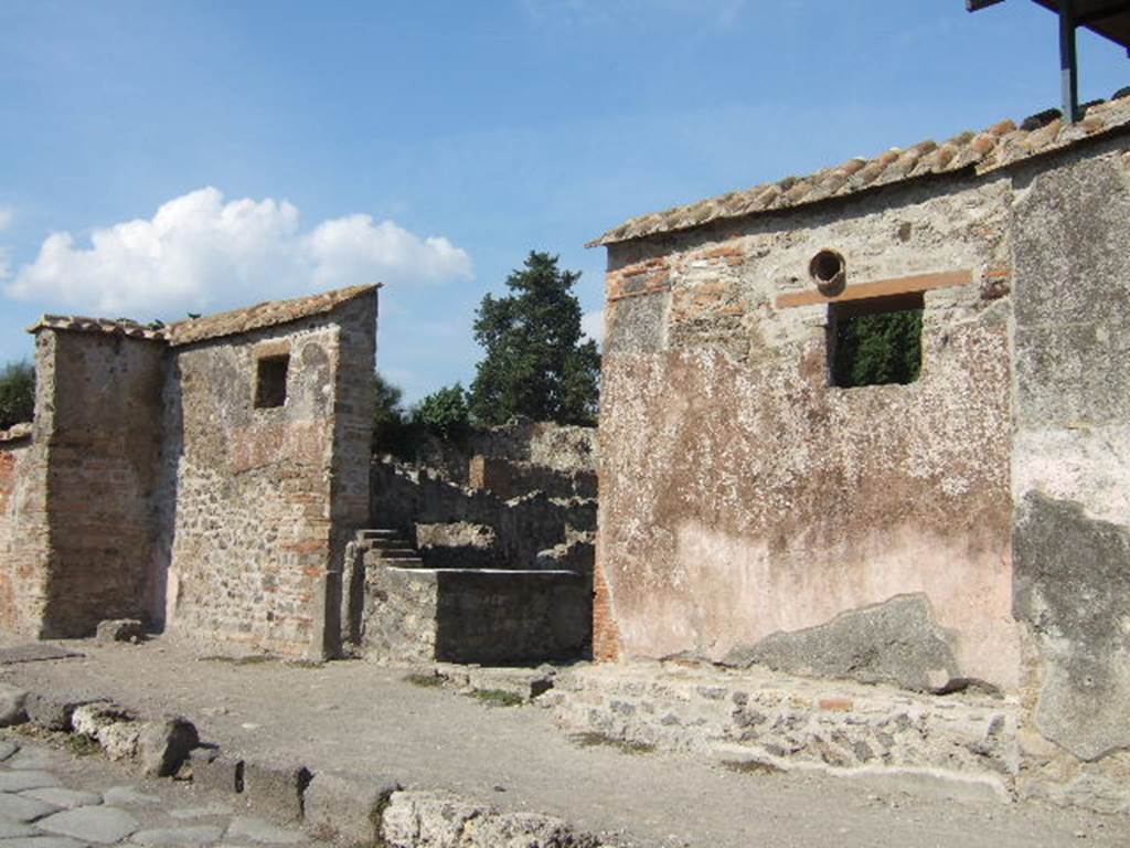 VI.1.5 Pompeii. September 2005. Entrance doorway.