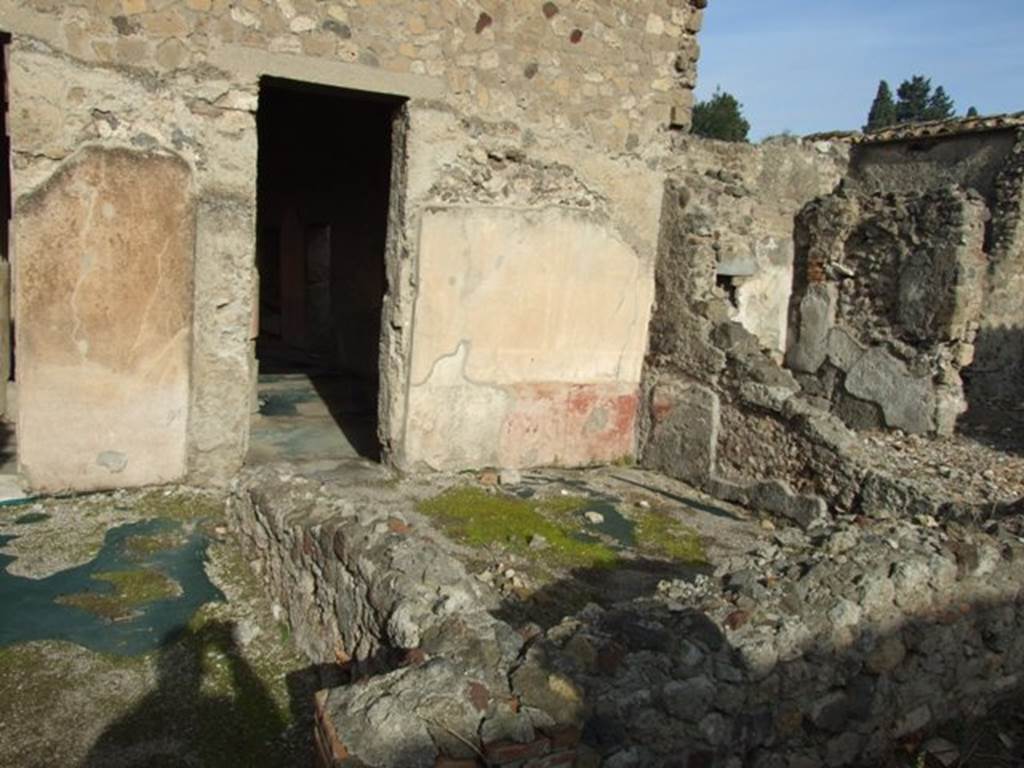 VI.1.7 House of the Vestals.  Room 12 with doorway to peristyle at rear.