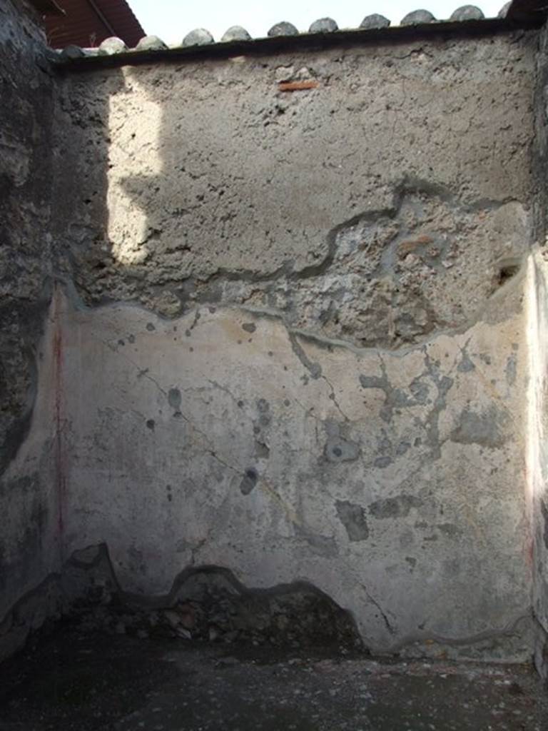 VI.1.10 Pompeii. Part of north wall of atrium between doorways to rooms 2 and 3.
According to AdE, this was found in Pompeii. 
See Le Antichità di Ercolano esposte Tomo 7, Le pitture di Ercolano 5, 1779. (tav LXXXI, p. 361).
