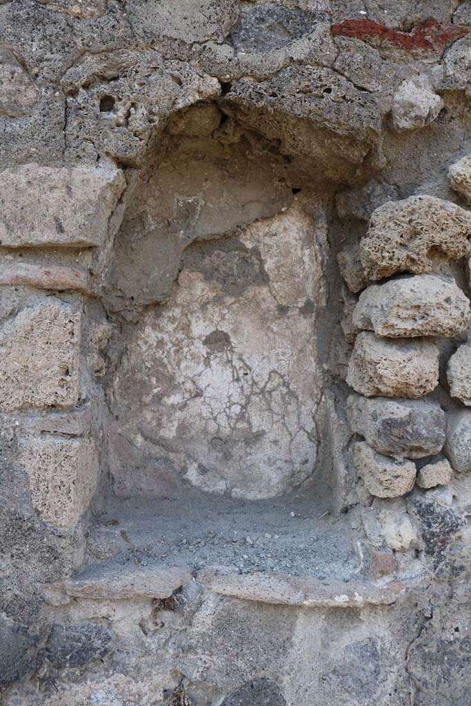 VI.1.14 Pompeii. December 2018. 
Arched niche in north wall. Photo courtesy of Aude Durand.
