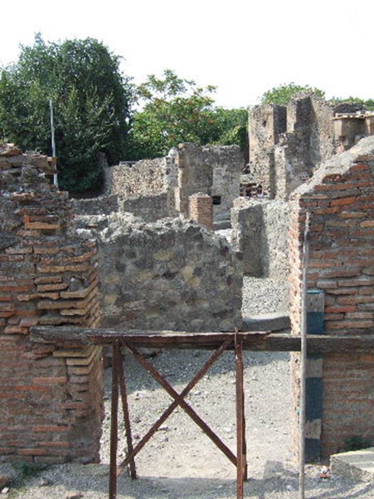 VI.1.21 Pompeii. September 2005. Entrance at rear of VI.1.15.