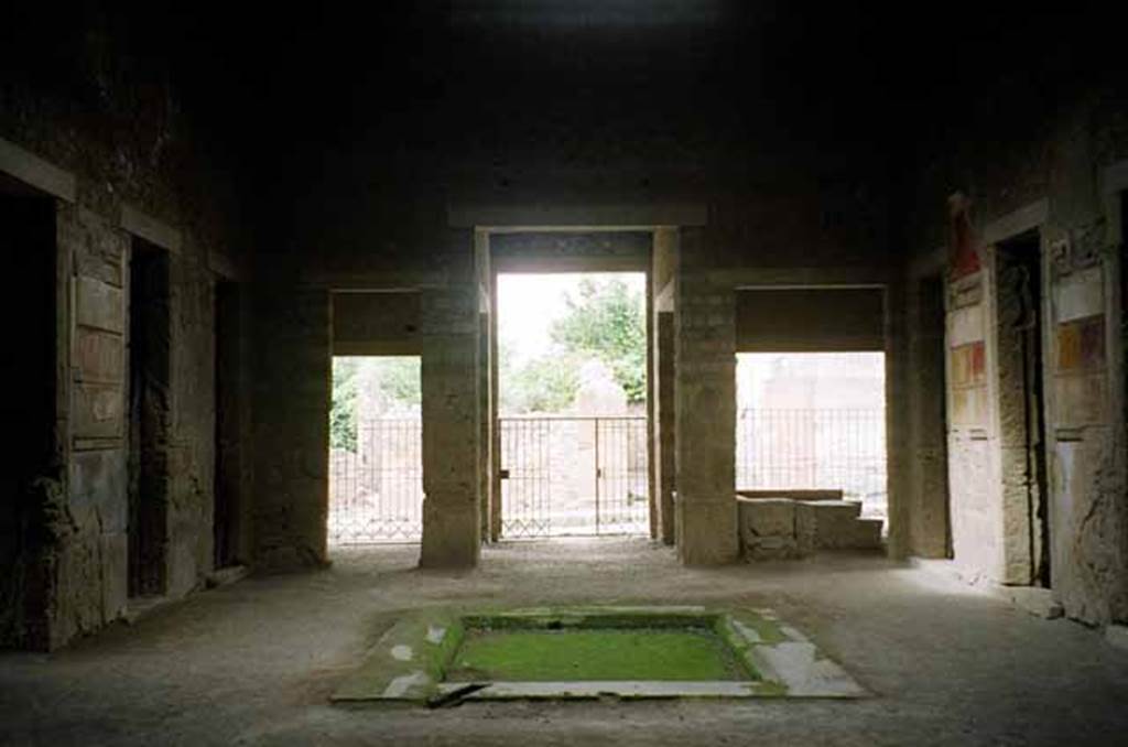 VI.2.4 Pompeii. December 2017. Looking east along south side of atrium from near VI.2.3.
Foto Annette Haug, ERC Grant 681269 DÉCOR.
