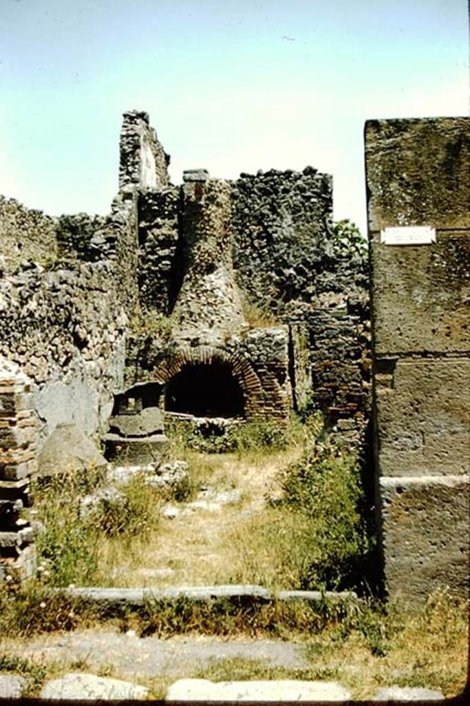 VI.2.6 Pompeii. 1957. Looking east from doorway. Photo by Stanley A. Jashemski.
Source: The Wilhelmina and Stanley A. Jashemski archive in the University of Maryland Library, Special Collections (See collection page) and made available under the Creative Commons Attribution-Non Commercial License v.4. See Licence and use details.
J57f0178
