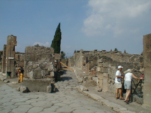 VI.2.6 Pompeii. December 2005. Mill in bakery.