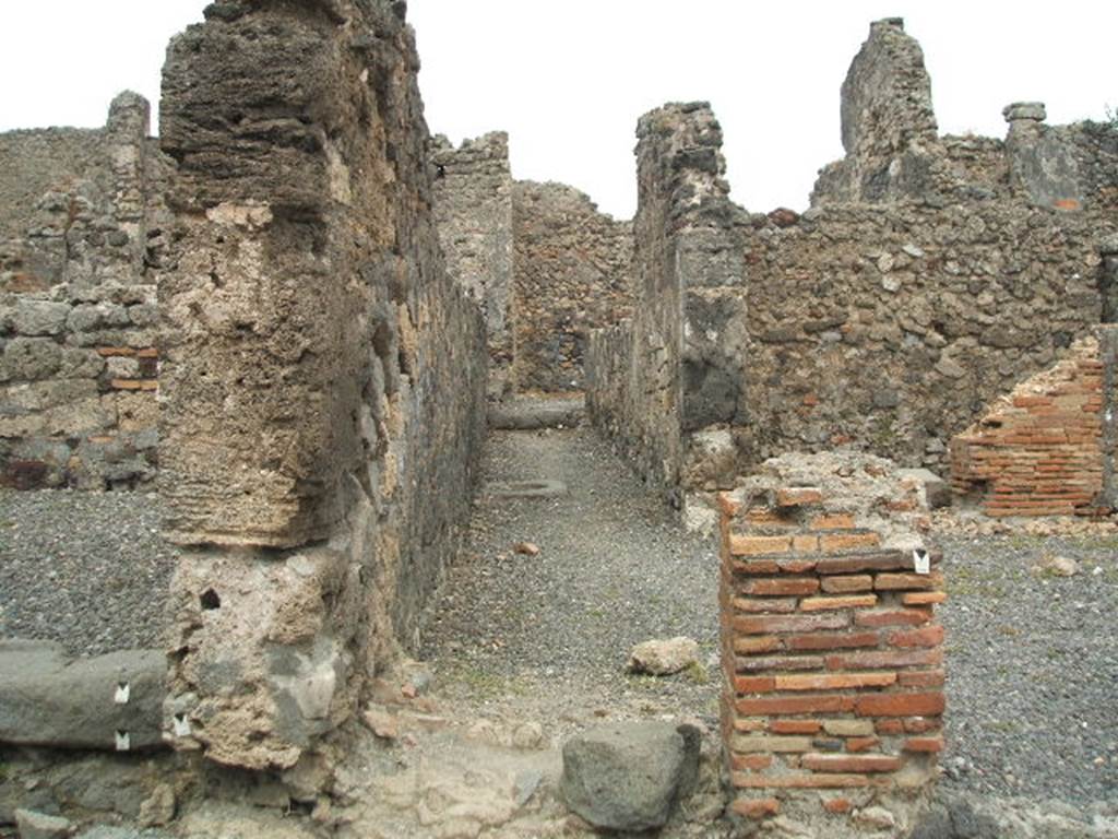 VI.2.8 Pompeii. May 2005. Entrance, looking east.