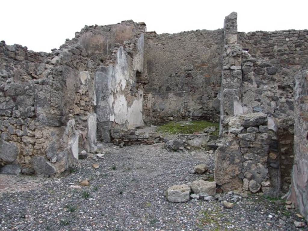 VI.2.10 Pompeii.  Small house.  December 2007.  Looking east across atrium through Tablinum to the small garden.