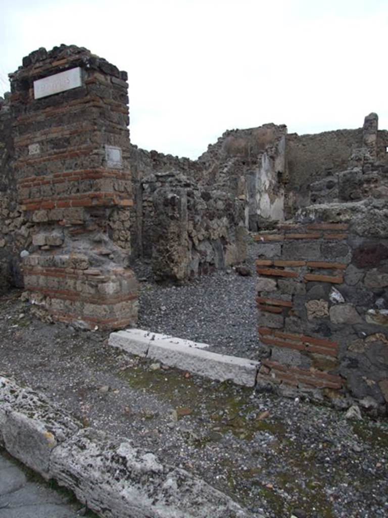 VI.2.10 Pompeii.  Small house.  December 2007.  Entrance.  