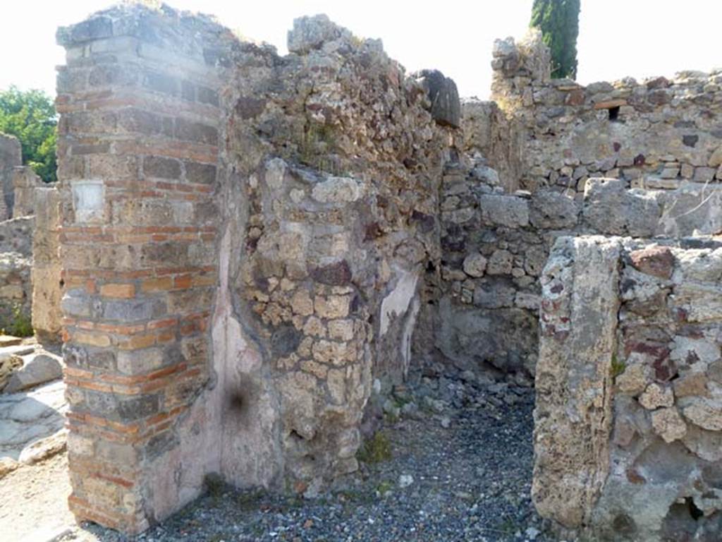 VI.2.10 Pompeii. May 2011. Looking towards doorway to cubiculum on north side of entrance corridor. Photo courtesy of Michael Binns.
