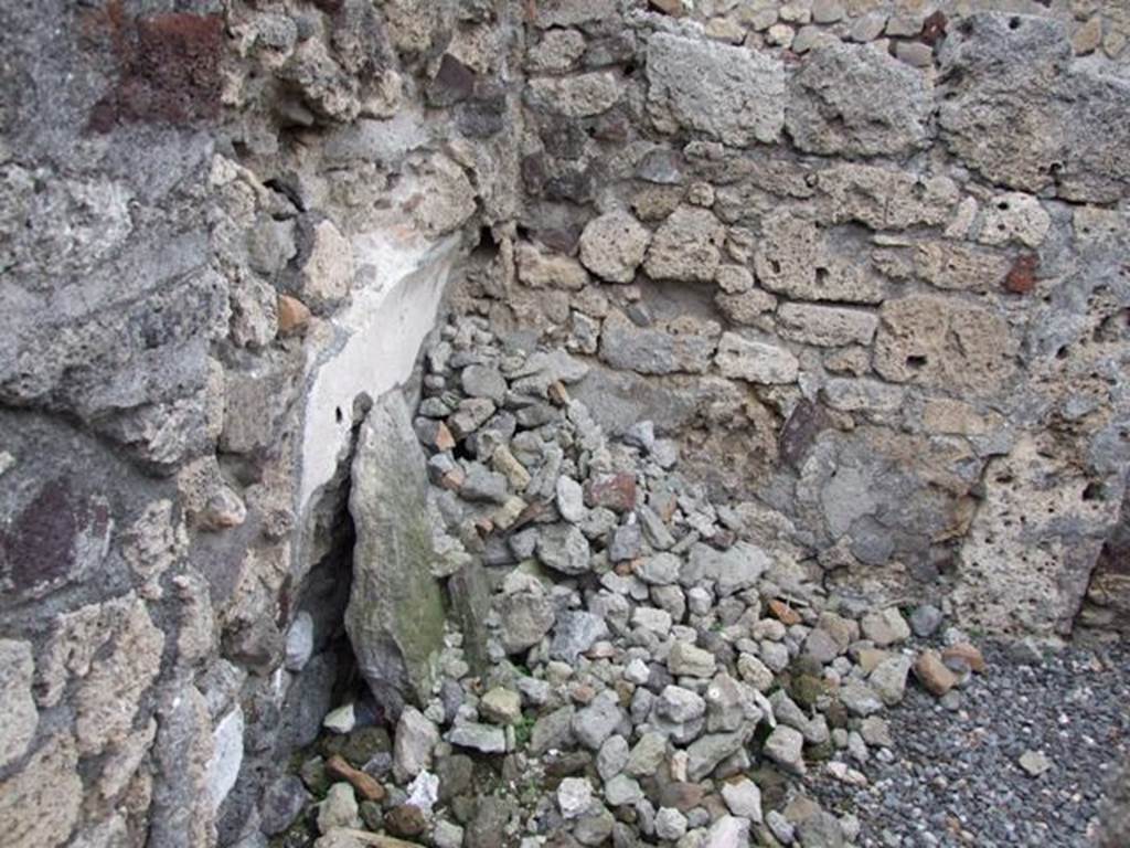 VI.2.10 Pompeii. December 2007. Recess in cubiculum (south-east corner) on north side of entrance corridor.
