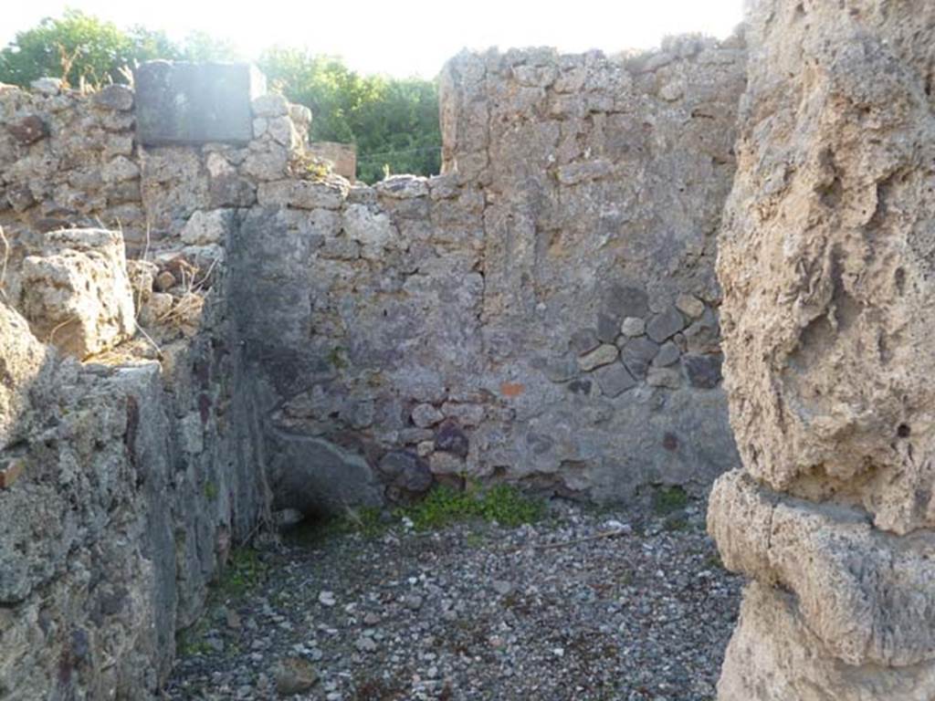 VI.2.10 Pompeii. May 2011. West wall of cubiculum, with window overlooking Vicolo di Narciso. Photo courtesy of Michael Binns.
