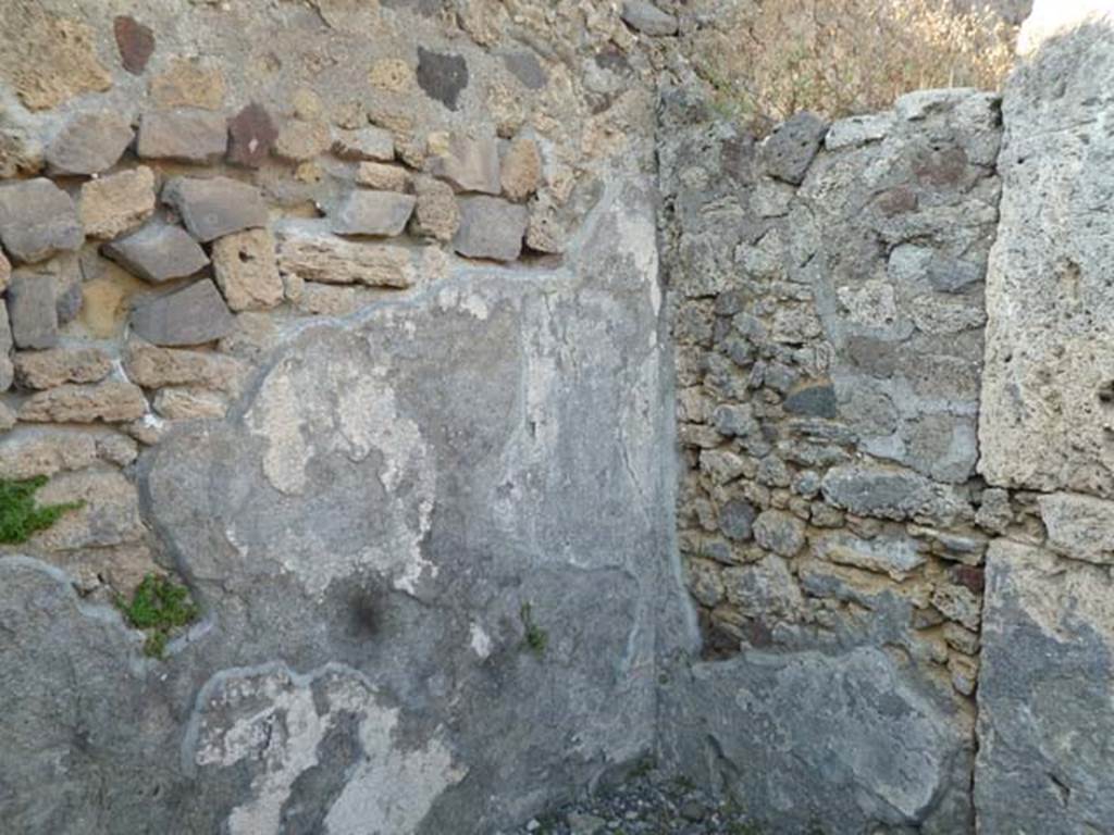 VI.2.10 Pompeii. May 2011. North-east corner of cubiculum. Photo courtesy of Michael Binns.