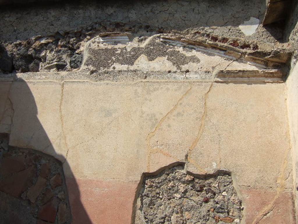 VI.2.12 Pompeii. September 2005. Room 7, cubiculum with remains of stucco and arched ceiling.