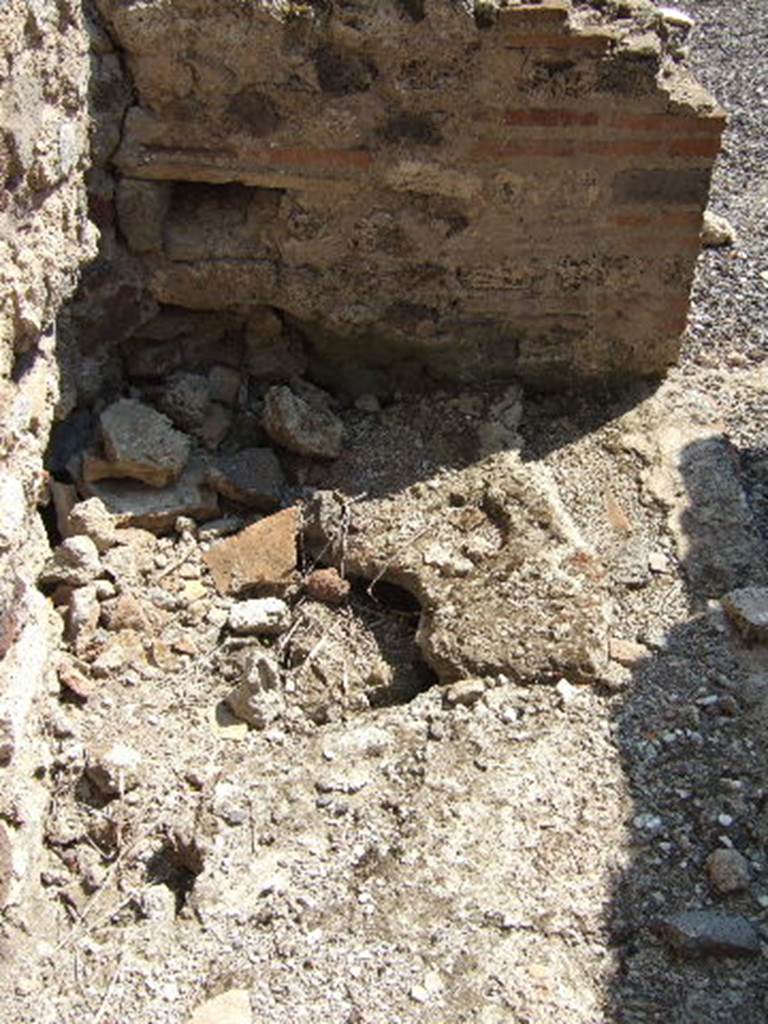 VI.2.12 Pompeii. September 2005. Room 10 Kitchen south-east corner with latrine.