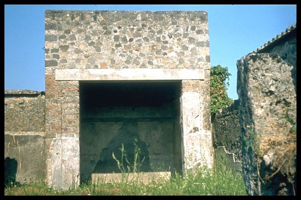 VI.2.13 Pompeii.  Tablinum.  Photographed 1970-79 by Gnther Einhorn, picture courtesy of his son Ralf Einhorn.
