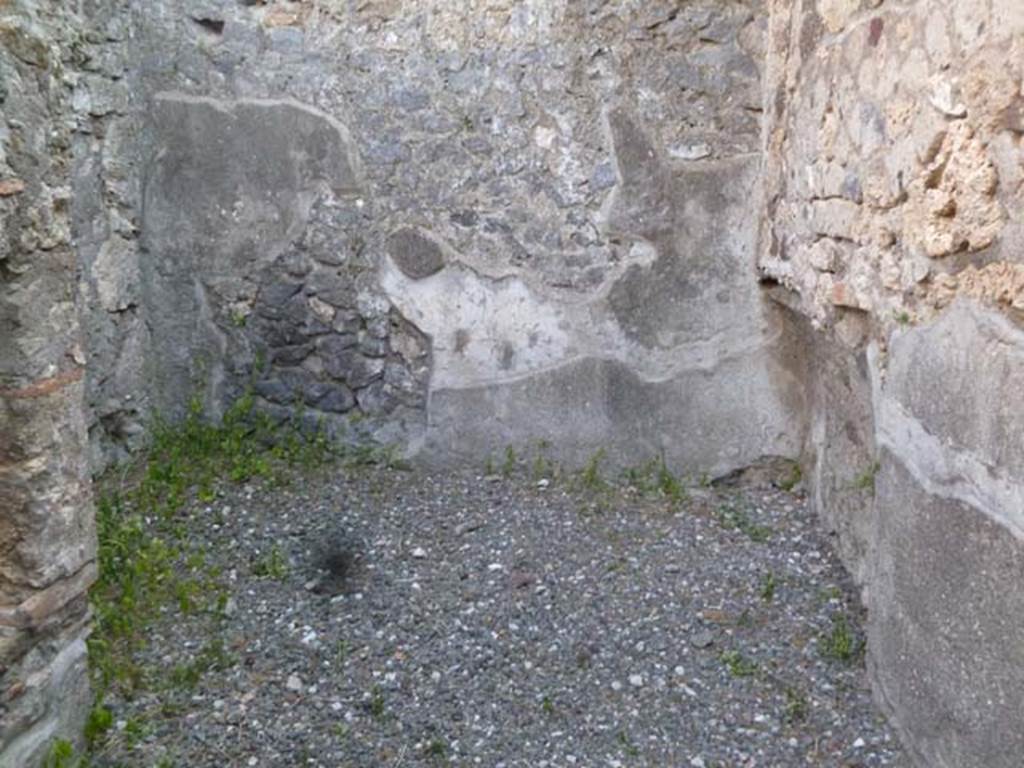 VI.2.16 Pompeii. May 2011. Looking west into cubiculum in south-west corner of atrium.