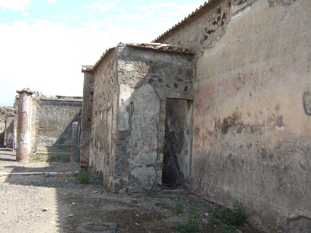 VI.2.16 Pompeii. September 2005. Looking east across atrium towards south wall of atrium and tablinum, on right.  
According to PPM (1979) –
“On the south wall of the atrium, in addition to being able to see the zoccolo/dado, you could still see the traces of the candelabra that crossed the compartments of the middle area and which supported the painted squares in the upper area.”
See Carratelli, G. P., 1990-2003. Pompei: Pitture e Mosaici. IV. Roma: Istituto della enciclopedia italiana, (p. 207).
The doorway led to a second set of stairs to the upper floor with the outline of the stairs visible on the south wall.
Under these stairs was an area used as a storeroom, according to Fiorelli.
