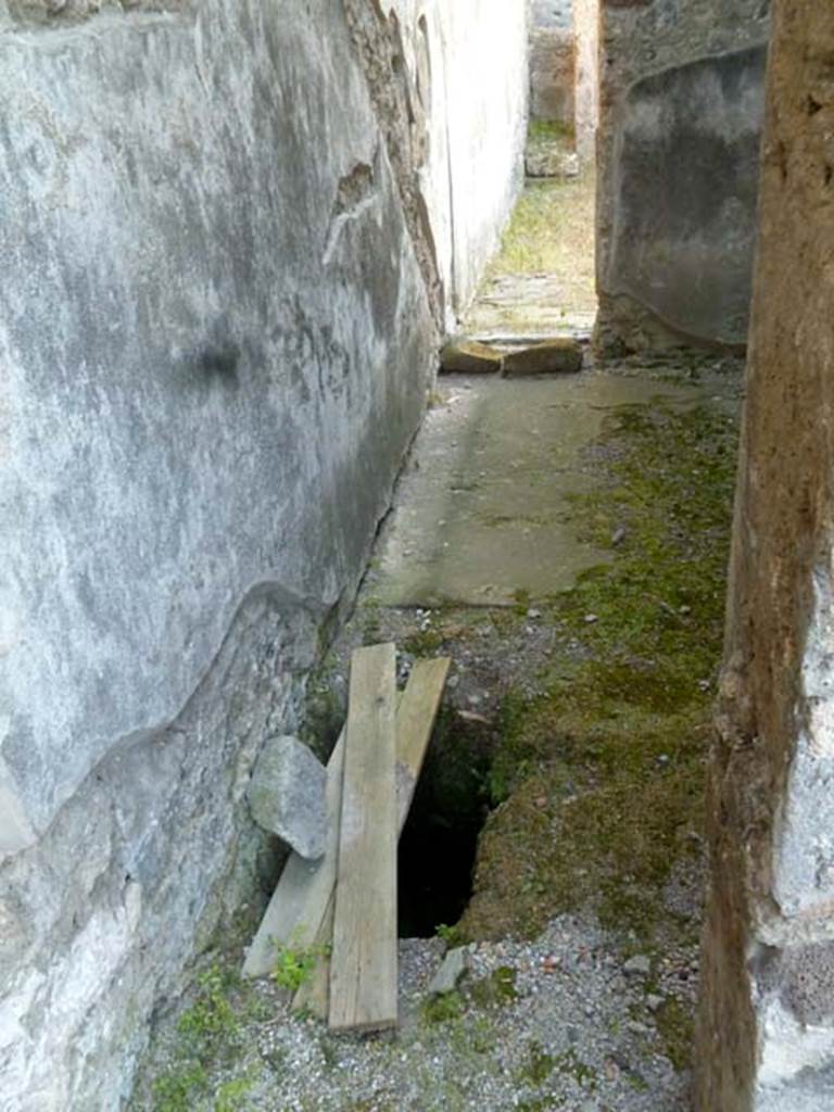 VI.2.16 Pompeii. May 2011. Looking west into area with stairs to upper floor at far end, and storeroom below.