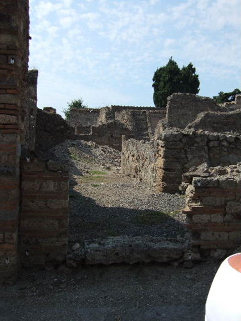 VI.2.20 Pompeii. September 2005. Entrance doorway, looking west.