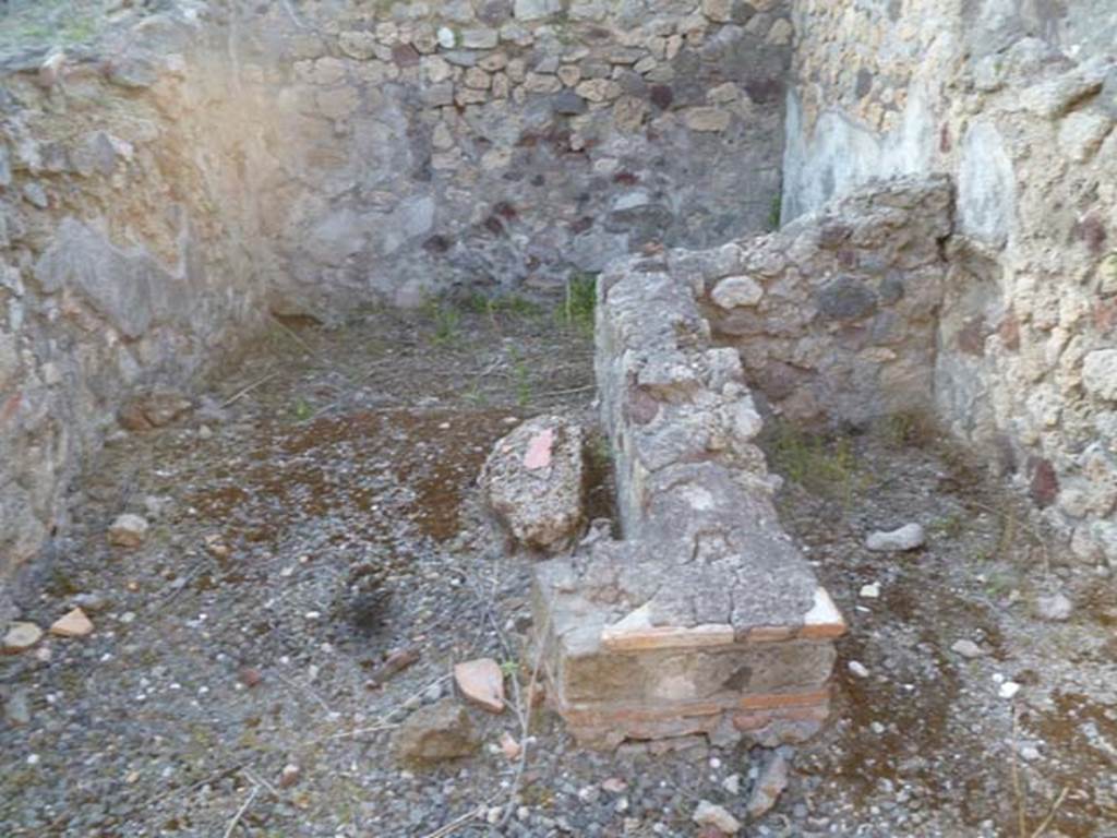 VI.2.20 Pompeii. May 2011. Looking north in room on right of entrance doorway. According to Fiorelli, near to the entrance doorway was the kitchen and la sella and then an open area with, on the right, the shelter/roof that covered the access of a large triclinium and of two neighbouring rooms, not far off from which were two more rooms used as either dormitories or dining areas.
See Pappalardo, U., 2001. La Descrizione di Pompei per Giuseppe Fiorelli (1875). Napoli: Massa Editore. (p.51)
