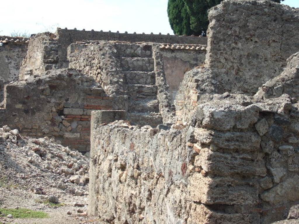 VI.2.20 Pompeii. September 2005. Looking north west towards stone staircase.