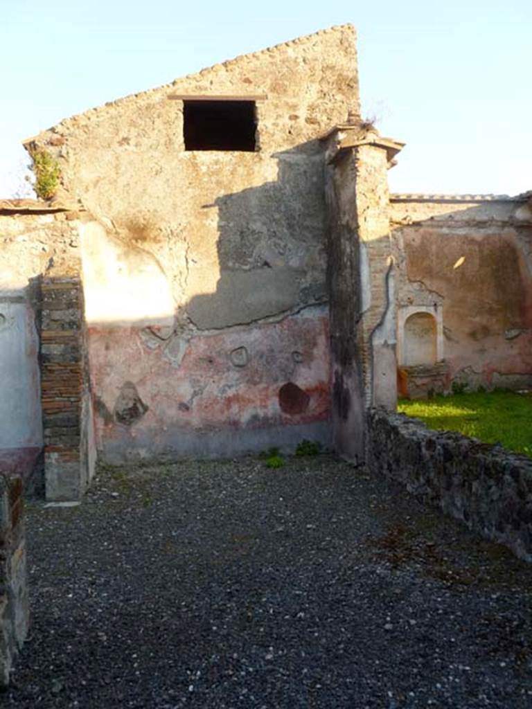 VI.2.22 Pompeii. May 2011. Looking south from east portico of the peristyle.