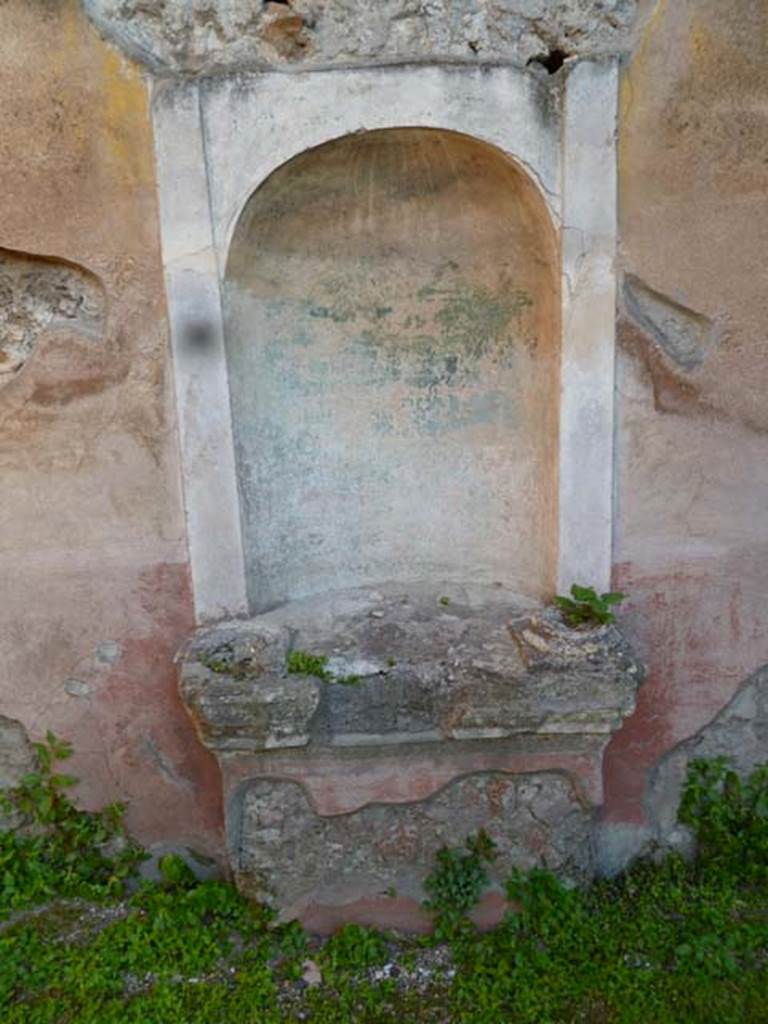 VI.2.22 Pompeii. May 2011. Remains of aedicula niche lararium.