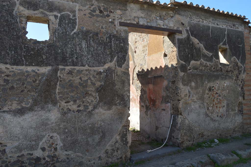 VI.2.22 Pompeii. October 2017. Looking towards entrance doorway.
Foto Taylor Lauritsen, ERC Grant 681269 DÉCOR.

