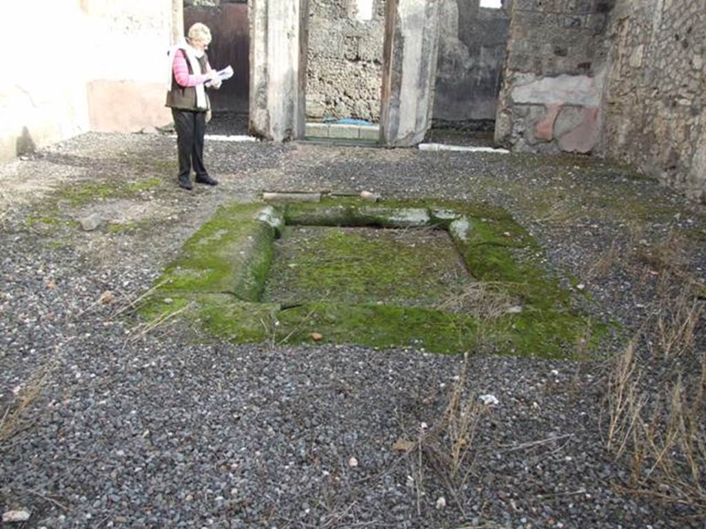 VI.2.22 Pompeii. December 2007.  Looking east across atrium and impluvium to entrance.  