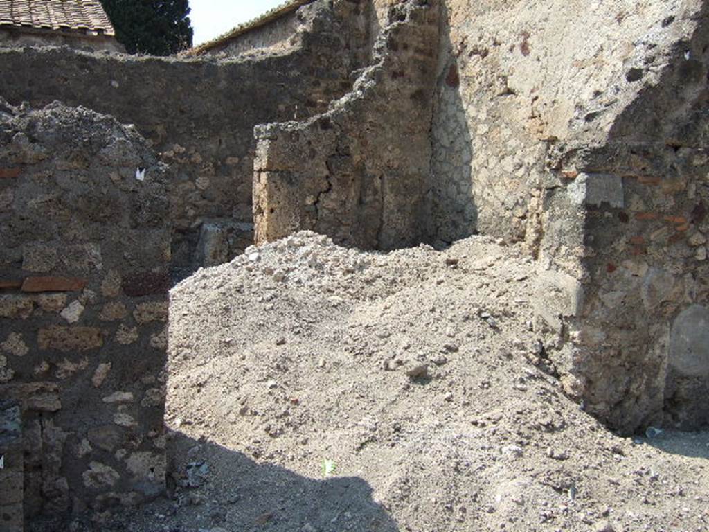 VI.2.23 Pompeii. September 2005. Entrance doorway.