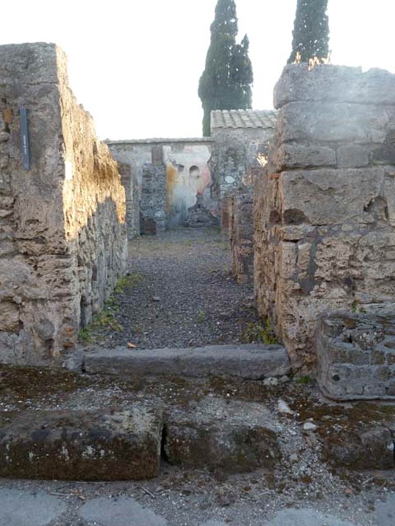 VI.2.24 Pompeii. May 2011. Entrance doorway, looking west.