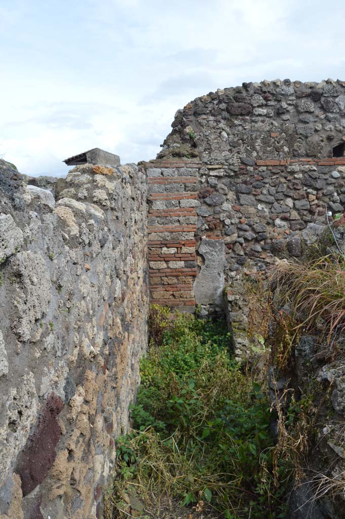 VI.2.25 Pompeii. March 2018. 
Looking east in north-east corner, area of kitchen, storeroom, on right and another set of stairs to upper floor, on left.
Foto Taylor Lauritsen, ERC Grant 681269 DCOR.
