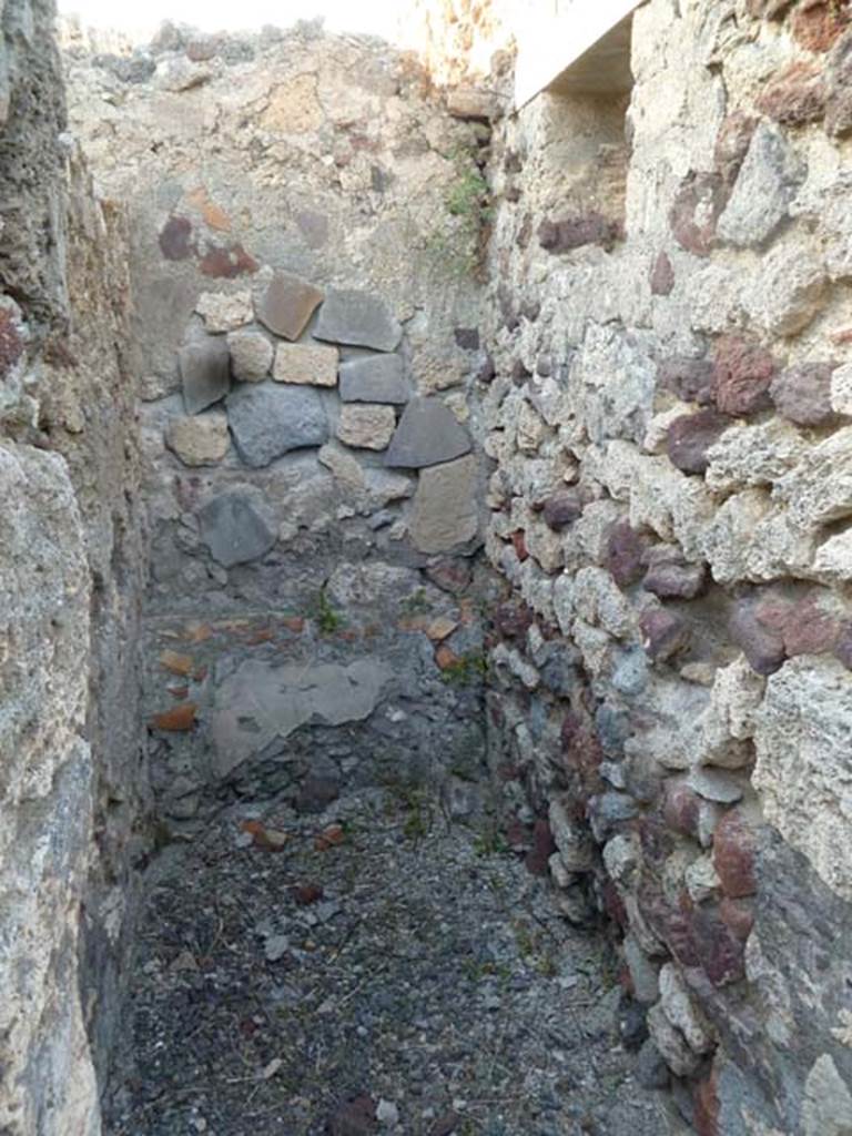 VI.2.26 Pompeii. May 2011. Looking north into latrine on west side of entrance doorway.