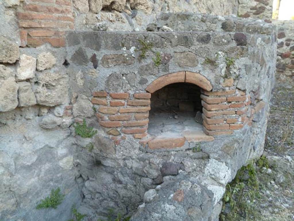 VI.2.26 Pompeii. May 2011. Oven in workshop.