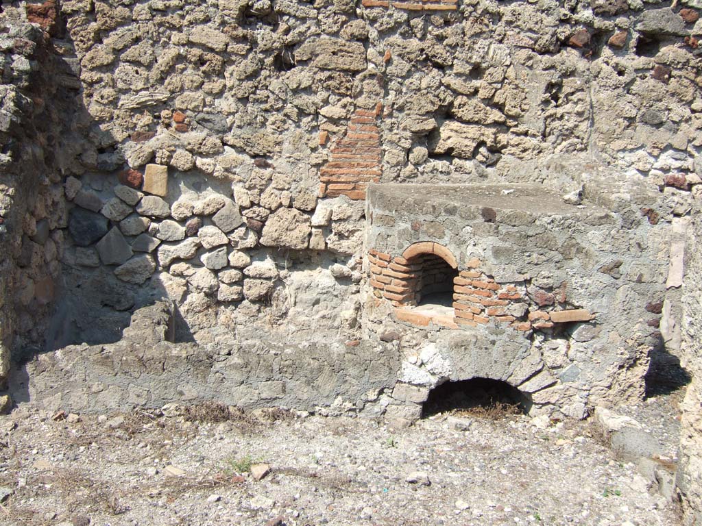 VI.2.26 Pompeii. September 2005. East end of workshop, looking north.