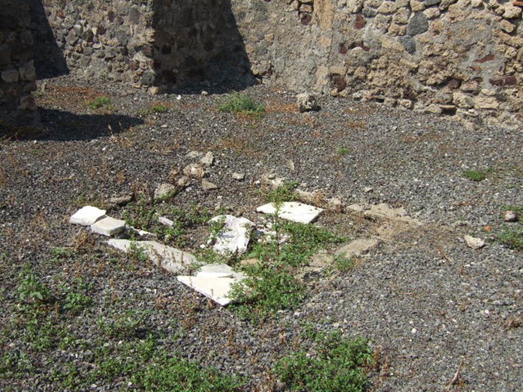 VI.2.28 Pompeii. September 2005. Looking north-west across atrium, with remains of impluvium. 

