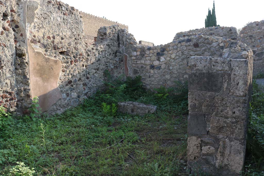 VI.2.29 Pompeii. December 2018. Looking west in room on south side of corridor. Photo courtesy of Aude Durand.