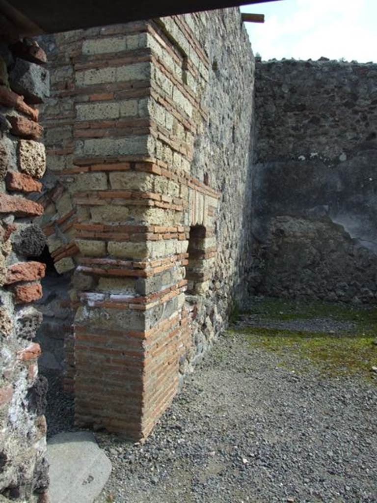 VI.3.3 Pompeii.  March 2009.  Room 5, Looking south along east wall, with small hatch from oven.