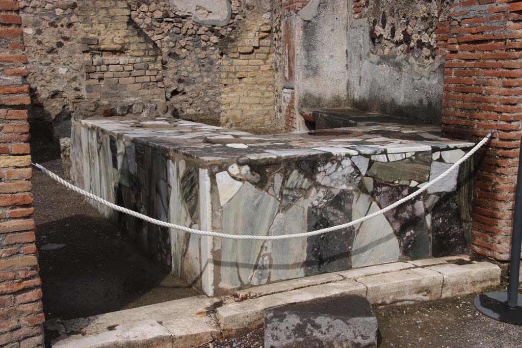 VI.3.20 Pompeii. October 2020. Looking north-east across counter. Photo courtesy of Klaus Heese.