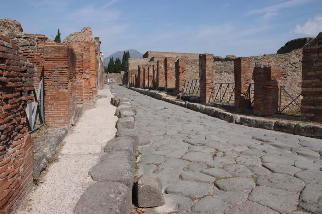 VI.17 Pompeii, on left. September 2021. 
Looking north along Via Consolare from near west side of VI.4.1. Photo courtesy of Klaus Heese.
