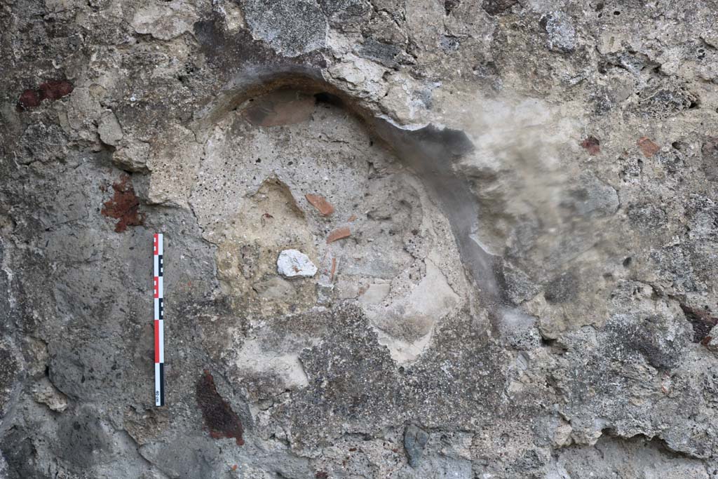 VI.4.3 Pompeii. December 2018. Detail of niche in south wall near entrance doorway. Photo courtesy of Aude Durand.