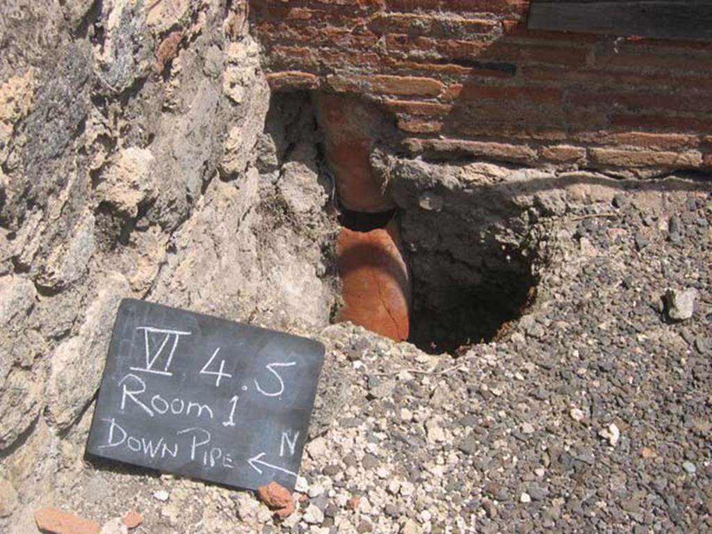 VI.4.5 Pompeii. July 2008. Detail of downpipe in north-east corner. Photo courtesy of Barry Hobson.