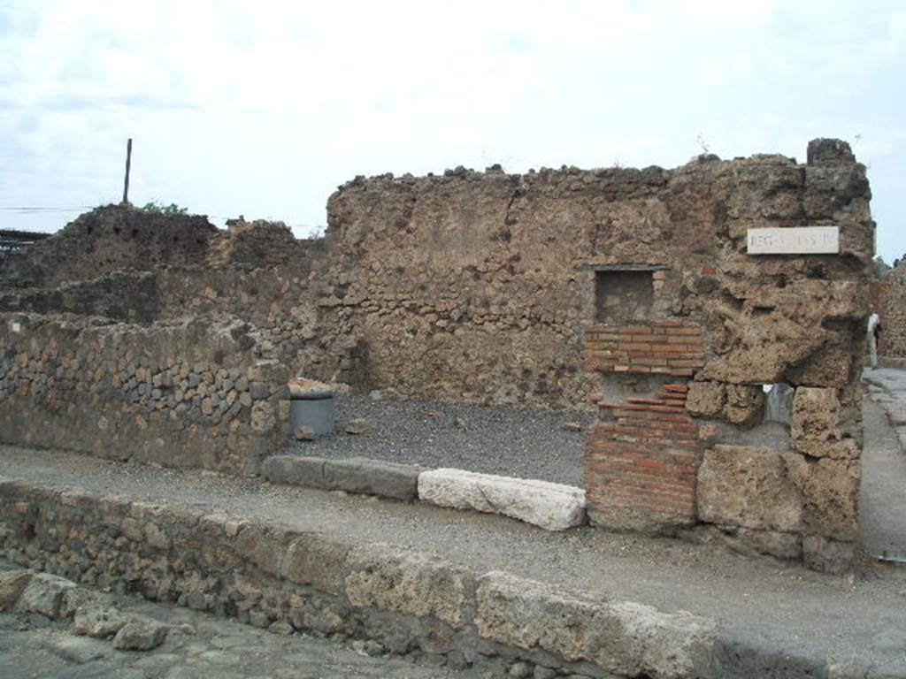 VI.4.9 Pompeii.  May 2005. Entrance doorway from Via delle Terme. According to Garcia y Garcia, this area was nearly all destroyed by the bombing in 1943.
The bomb provoked the total fall of the walls, internal and external onto Via Consolare, between the north wall and on its east side.
See Garcia y Garcia, L., 2006. Danni di guerra a Pompei. Rome: LErma di Bretschneider. (p.75)
