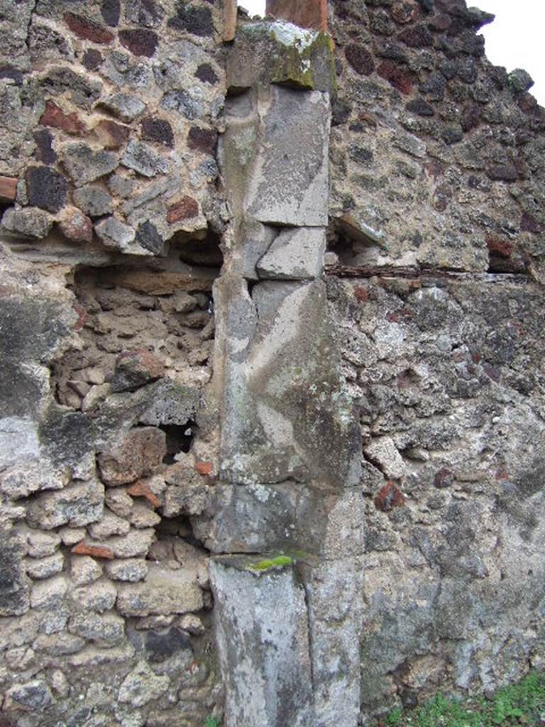 VI.4.10 Pompeii.  December 2005.  West wall of atrium.