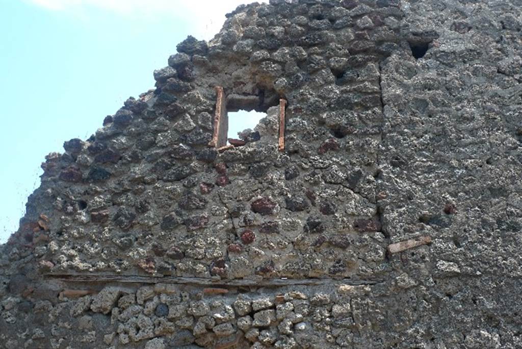 VI.4.10 Pompeii. July 2010. Exterior of west wall of the atrium on Vicolo del Farmacista. Photo courtesy of Michael Binns.