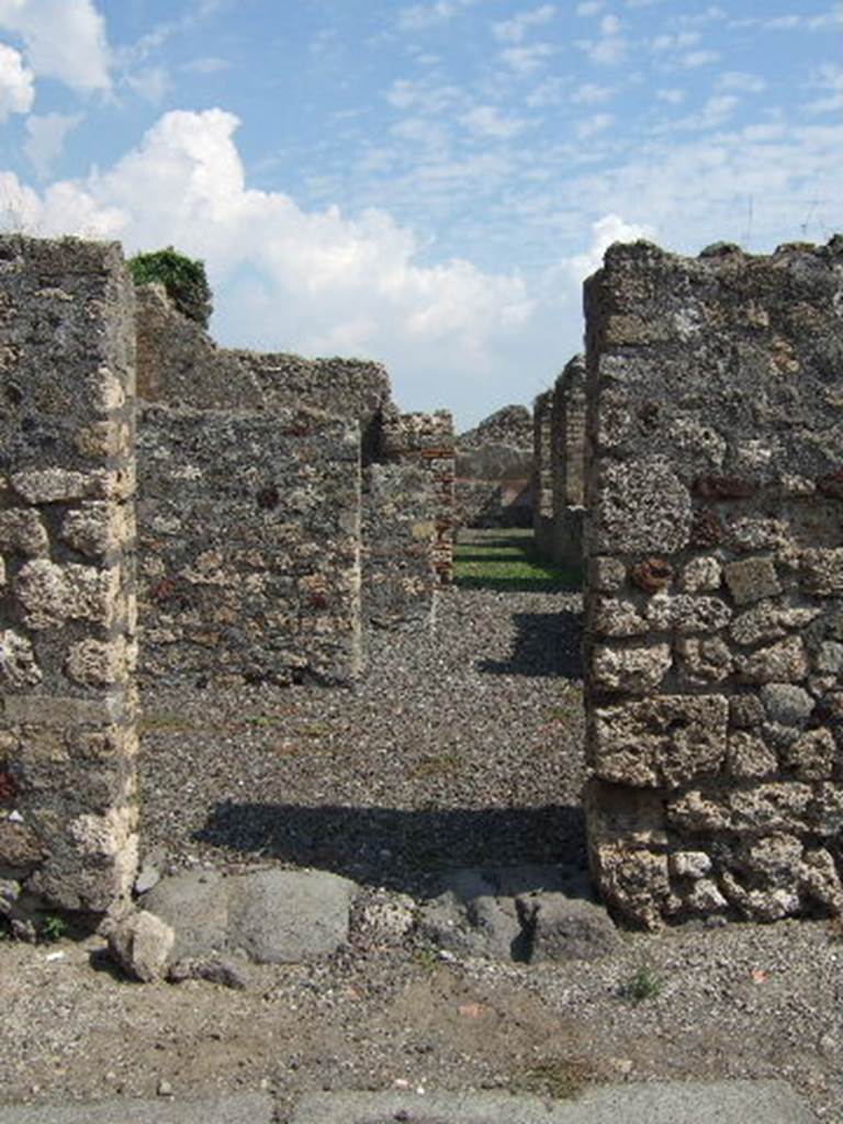 VI.5.2 Pompeii. September 2005. Doorway looking east, past various rooms towards garden of VI.5.3.