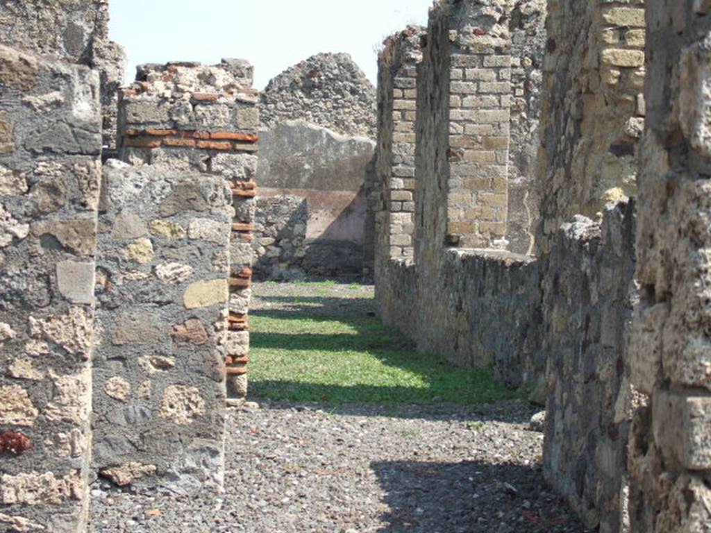 VI.5.2 Pompeii. September 2005. Looking east through to garden of VI.5.3.  