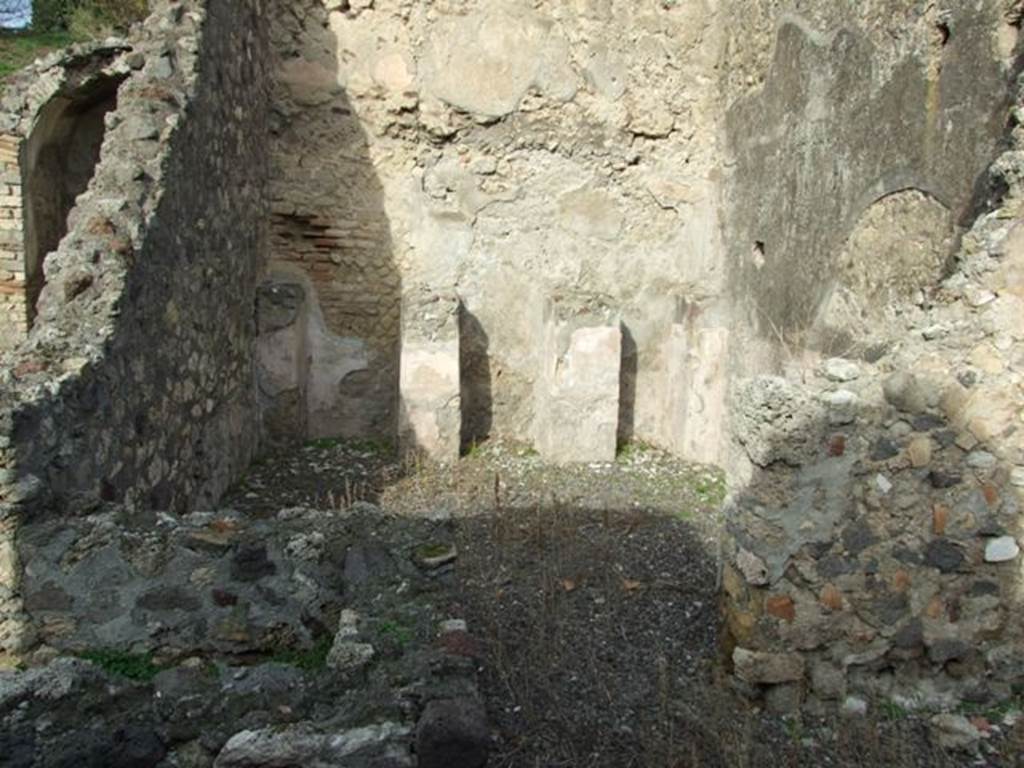 VI.5.3 Pompeii. December 2007. Looking north into doorway into room 13, in the north-east corner (one of the four rooms with other rooms above).