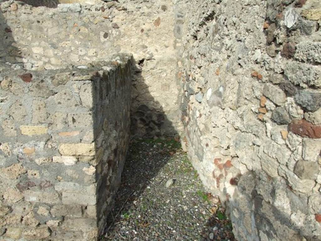 VI.5.3 Pompeii. December 2007. Room 17, doorway next to entrance at VI.5.22. Looking north through doorway into the latrine.
