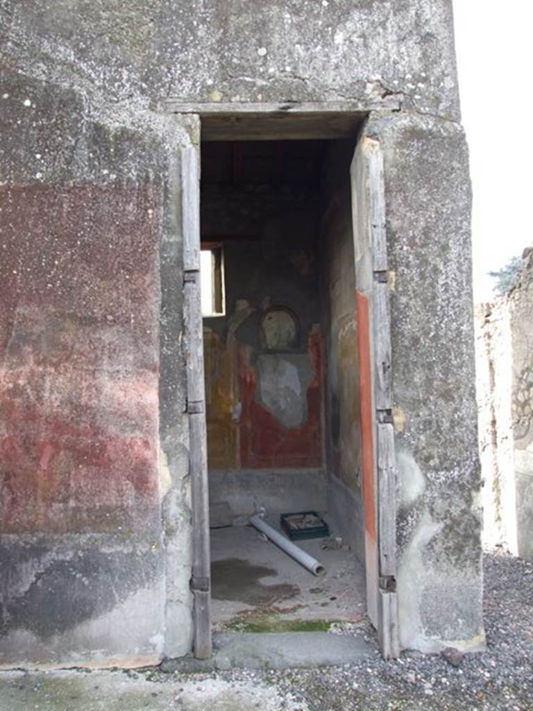 VI.5.3 Pompeii. December 2007. Doorway to room 20.  
According to Helbig, paintings found in this room were Theseus & Ariadne (1212), 
Apollo & Artemis (200), Floating girls (1903, 17, 33, 49)
See Helbig, W., 1868. Wandgemlde der vom Vesuv verschtteten Stdte Campaniens. Leipzig: Breitkopf und Hrtel. (1212, 200, etc)

