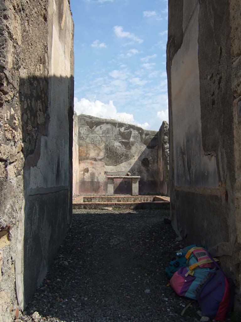 VI.5.3 Pompeii. September 2005. Entrance corridor, looking east.